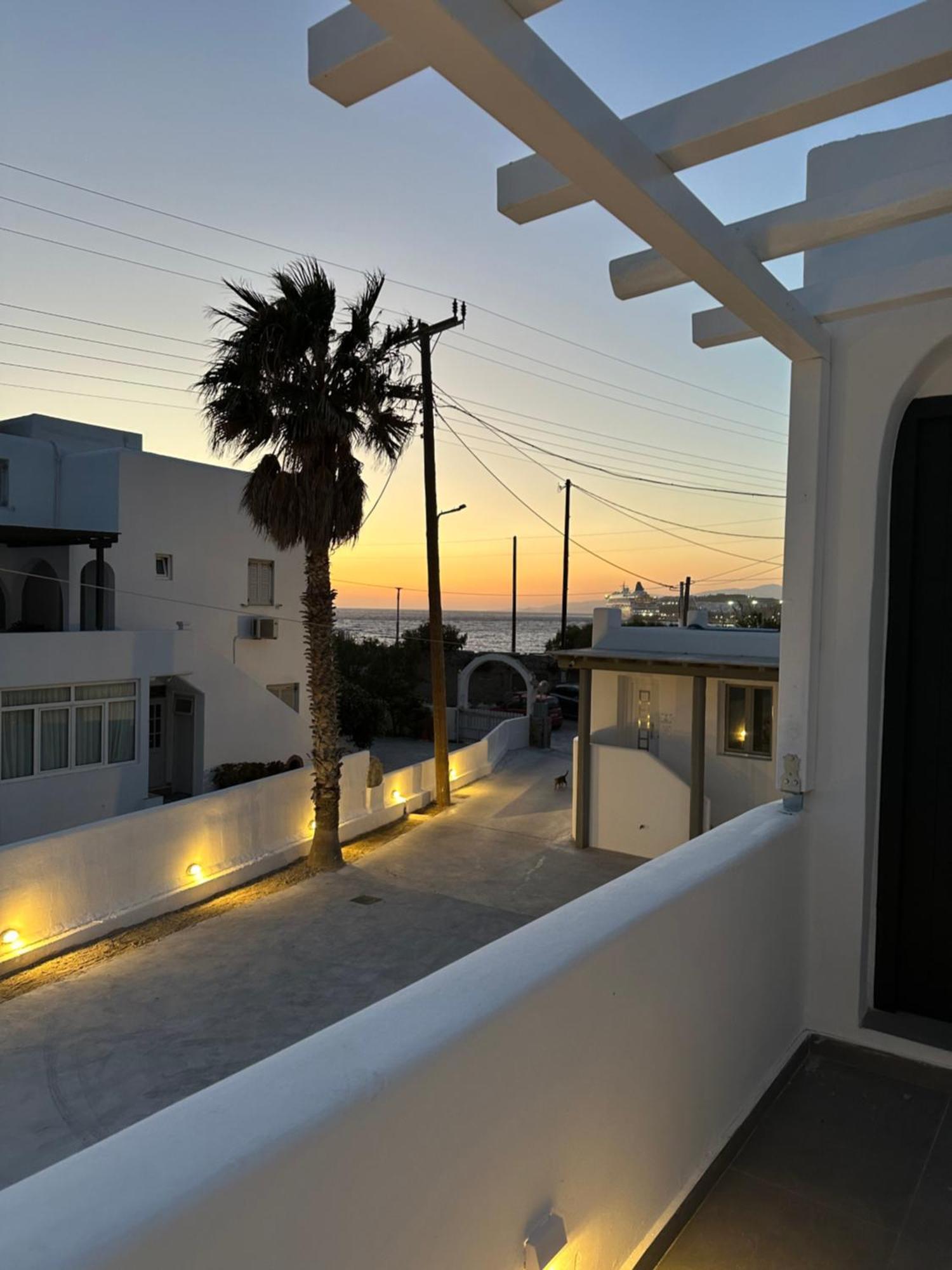 The Coast Suites Tourlos Exterior foto